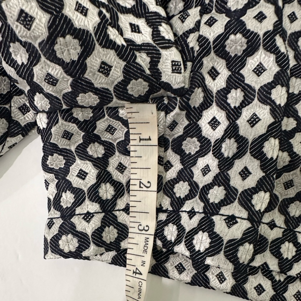 Ann Taylor LOFT Women’s Size 4  Black Silver Shorts Geometric Floral Print - Picture 8 of 8